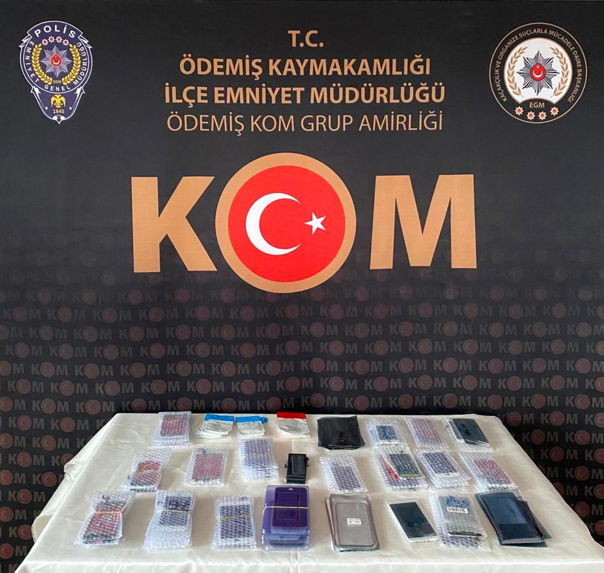 İzmir\'de kaçakçılık operasyonu
