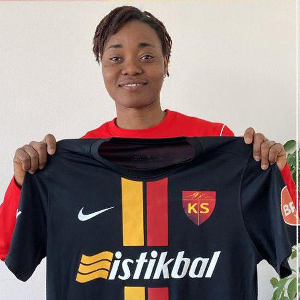 Kayseri Kadın Futbol Takımı, Dosumu\'yu transfer etti