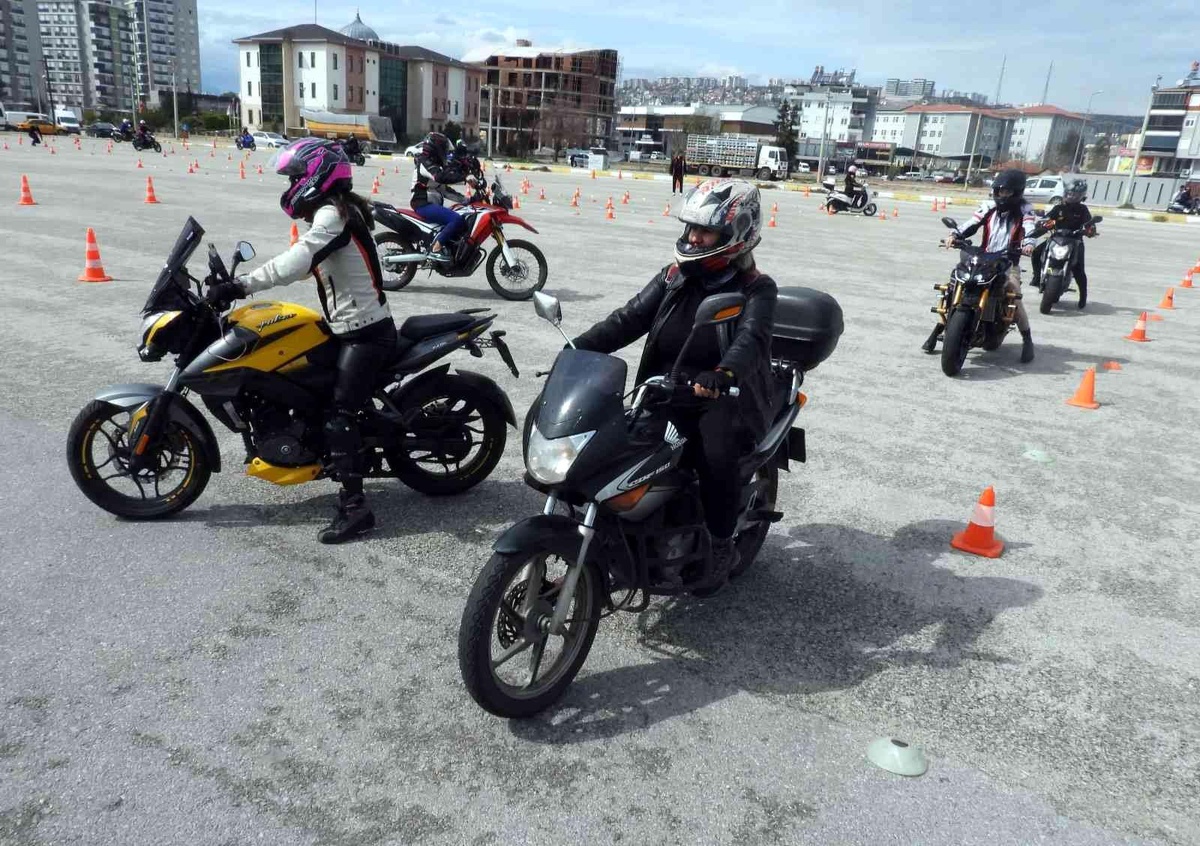 Kepez\'de kadınlara motosiklet sürüş eğitimi