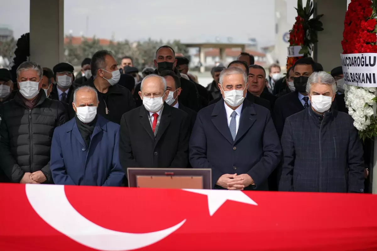 Son dakika... Kılıçdaroğlu, Yargıtay 4. Hukuk Dairesi Onursal Başkanı Bilal Kartal\'ın cenaze törenine katıldı