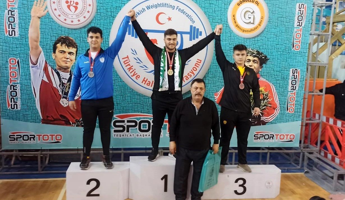 Pamukkale Belediyespor\'un haltercisinden bir madalya daha