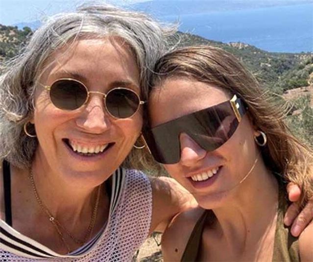 Serenay Sarıkaya Hakkında Şok Gerçek! Aile Sırrı Ortaya Çıktı