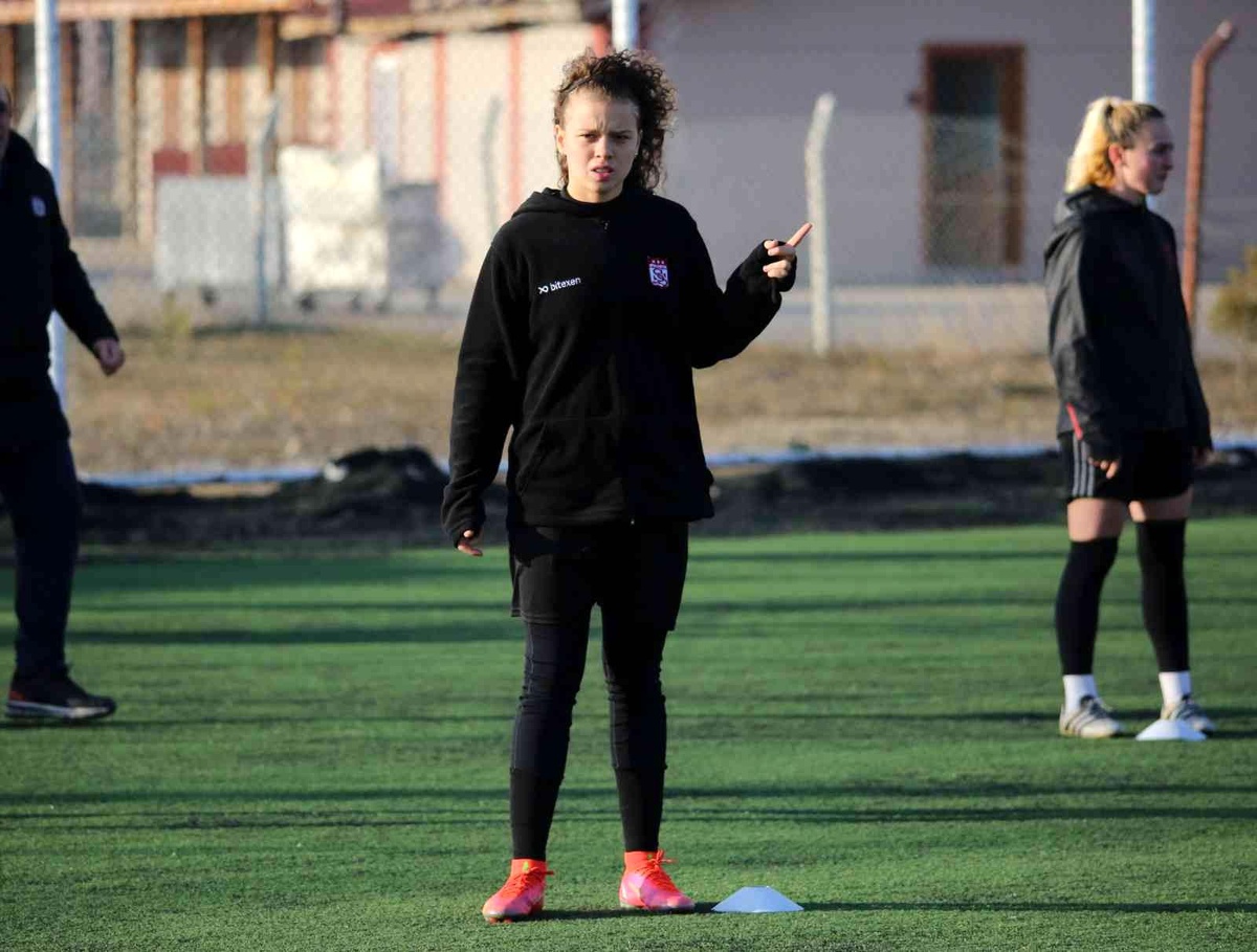 Son dakika haberi! Sivasspor\'un yeni transferi Caroline sakatlandı!