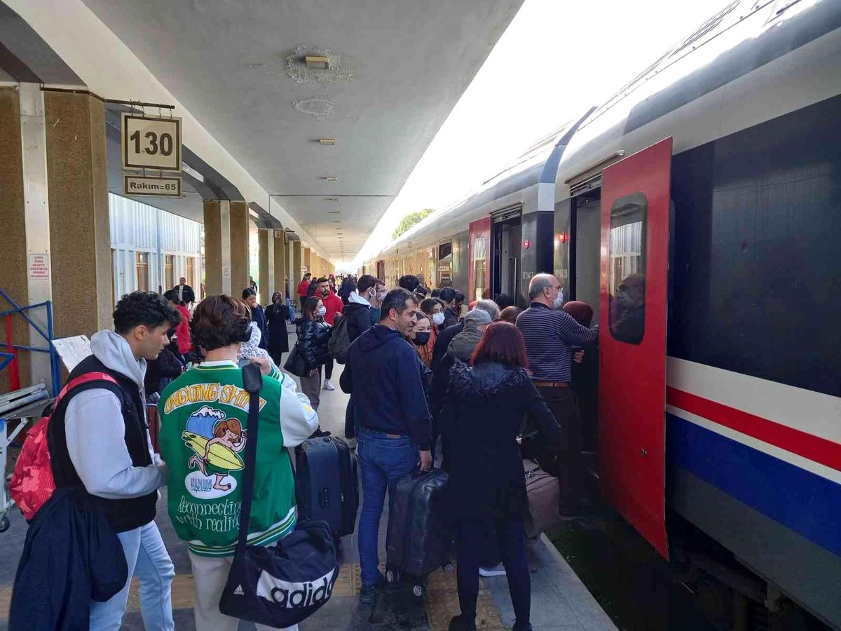 Türkiye\'nin ilk demiryolu eski günlerine döndü