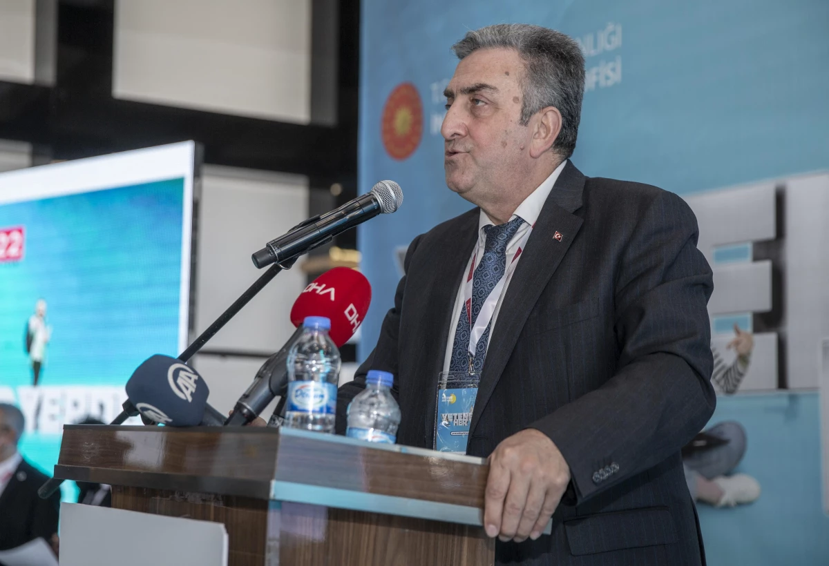 Türkiye Uzay Ajansı Başkanı Yıldırım, Kariyer Fuarı\'nda üniversite öğrencileriyle buluştu