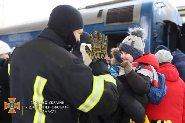 Ukrayna Acil Durum Ekipleri, tren istasyonlarına çadır ve AŞ evleri kurdu