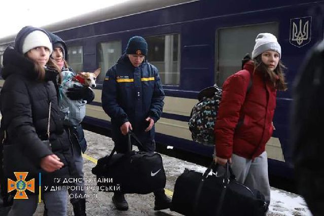 Ukrayna Acil Durum Ekipleri, tren istasyonlarına çadır ve AŞ evleri kurdu