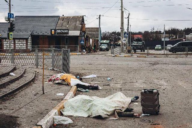 Ukrayna Dışişleri, Irpin'de tahliye sırasında yaşamını yitiren bir ailenin fotoğraflarını paylaştı