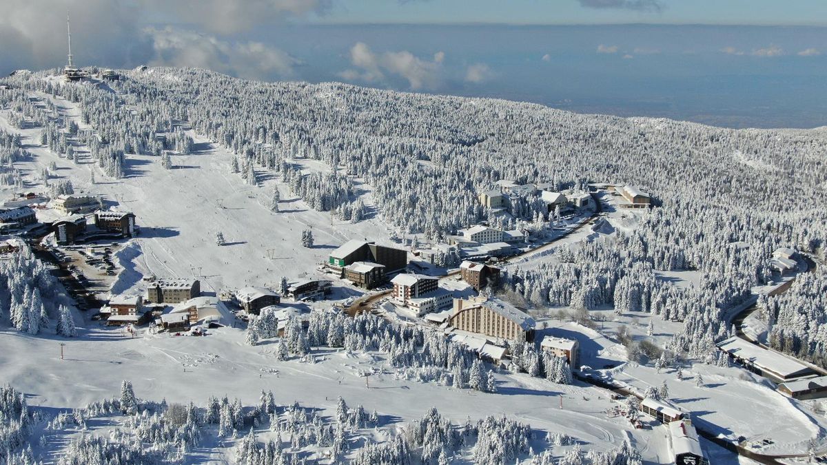 Uludağ\'da kar kalınlığı 141 santimetreye ulaştı.