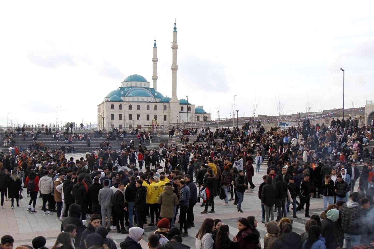 Bayburt\'ta üniversiteliler festivalde eğlendi