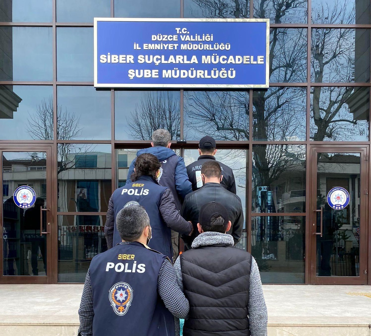 Yasa dışı bahse aracılık eden 3 kişi yakalandı
