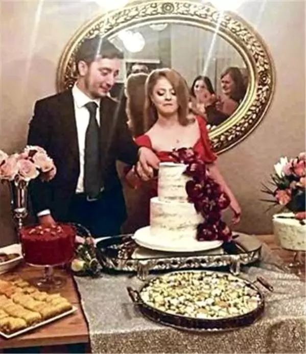 Yüzükler Takıldı! Ünlü Oyuncu Evleniyor...