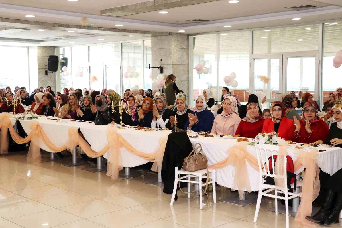 Ahlat\'ta 8 Mart Dünya Kadınlar Günü kutlandı