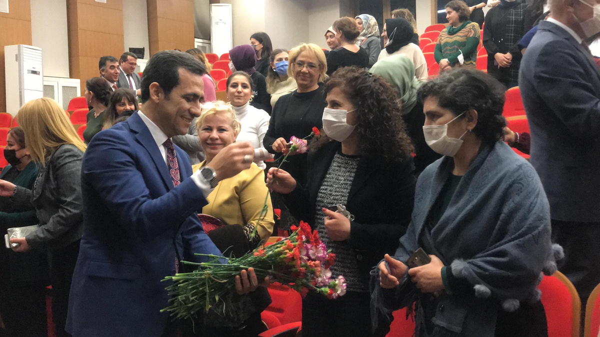 Ankara Adliyesinin kadın çalışanlarına 8 Mart\'a özel konser