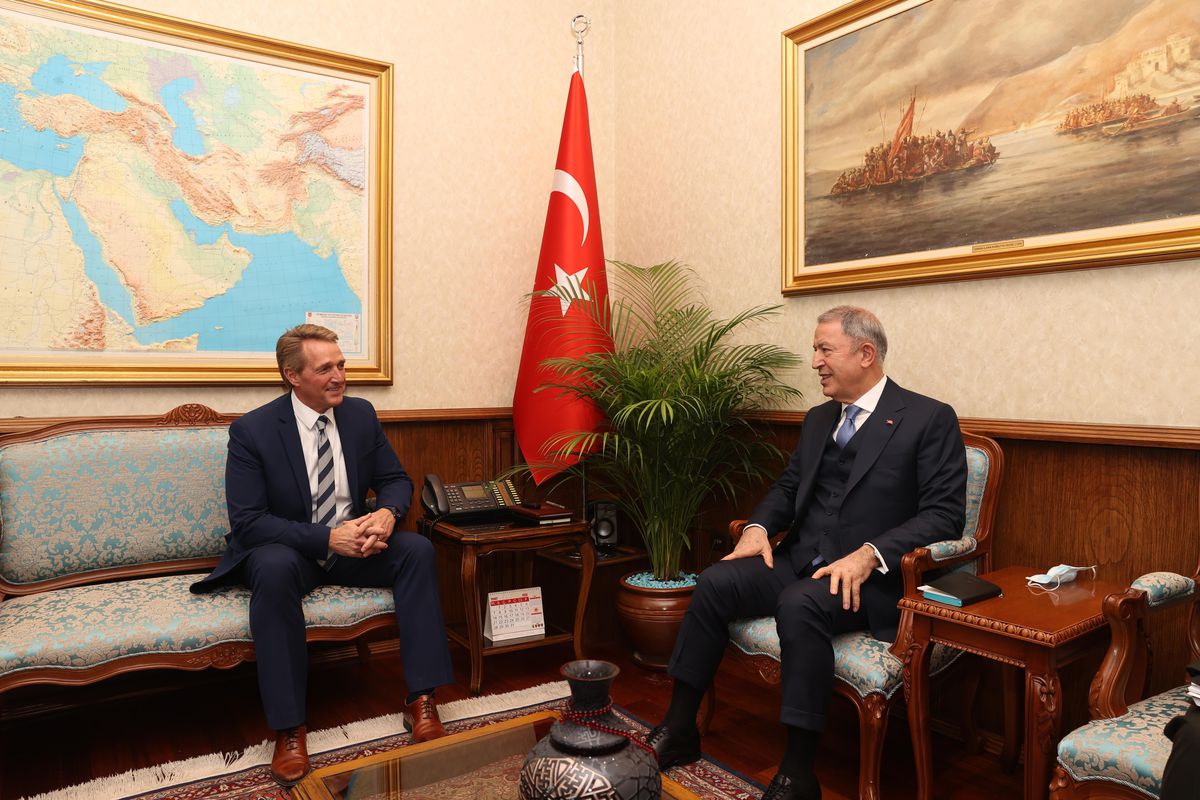 Bakan Akar, ABD\'nin Ankara Büyükelçisi Jeffry Flake\'i kabul etti