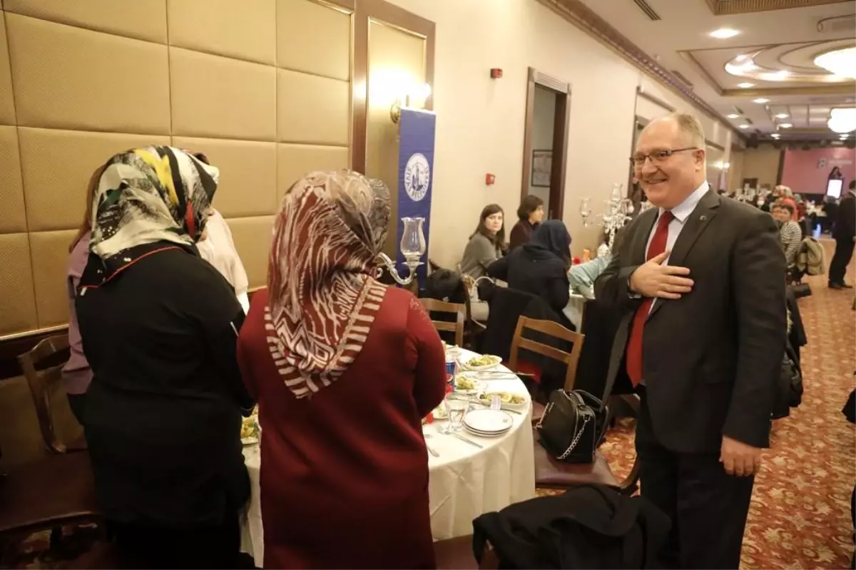 Başkan Bilgin, kadın çalışanlarla bir araya geldi: ' Kadın elinin değdiği her yerde bir nezaket ve zarafet var'...