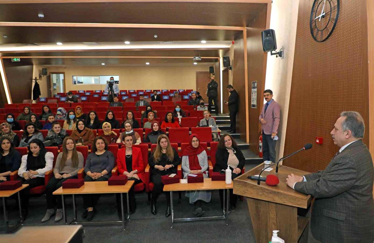 Başkan Yalçın kadın personelle buluştu