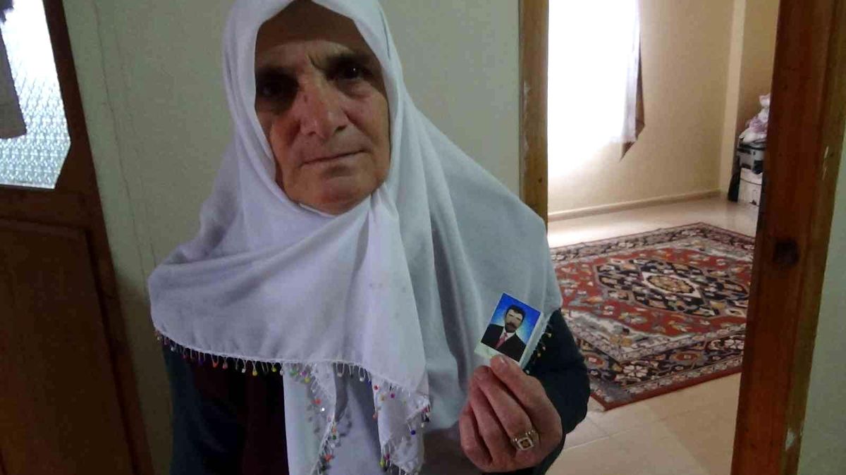 Son dakika haberi: Batman\'da eşinin şehit olduğu olayda mermi taşıyan Fahriye teyzenin kadınlar günü kutlandı