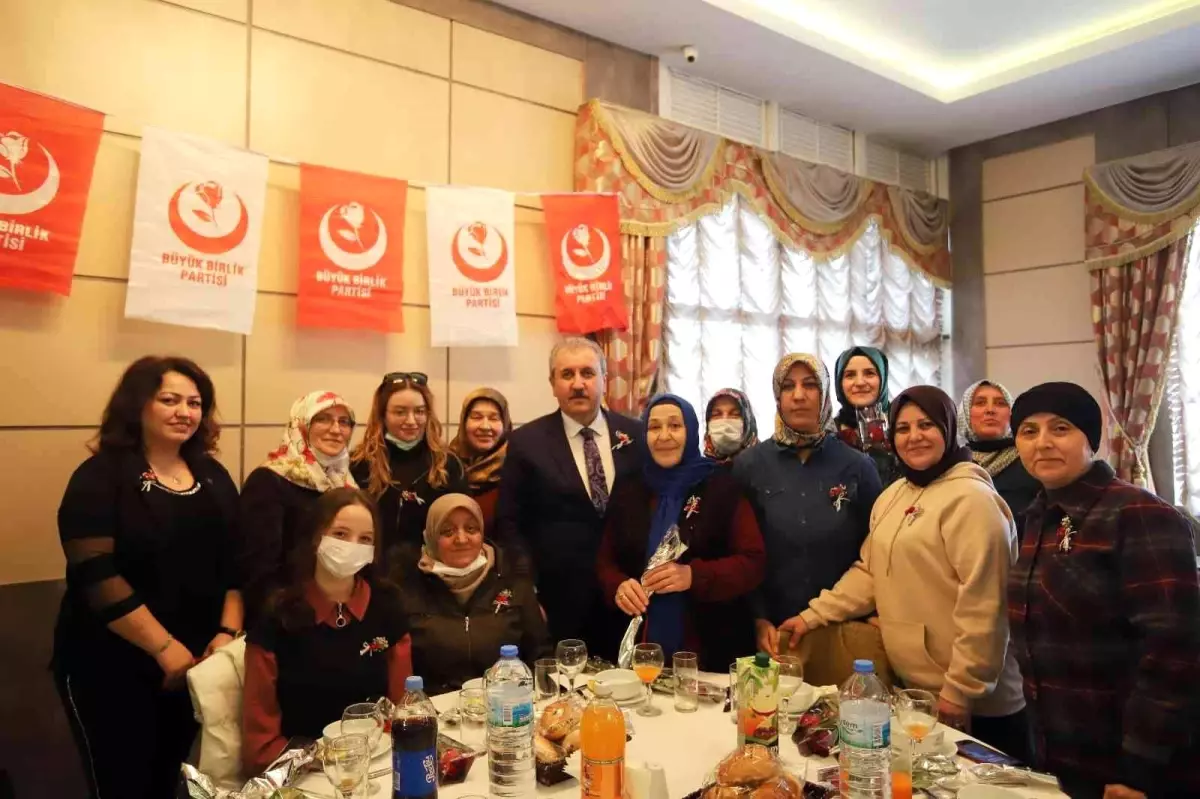 Destici: 'Kadına yönelik her türlü istismarı ve şiddeti lanetliyorum ve kınıyorum'