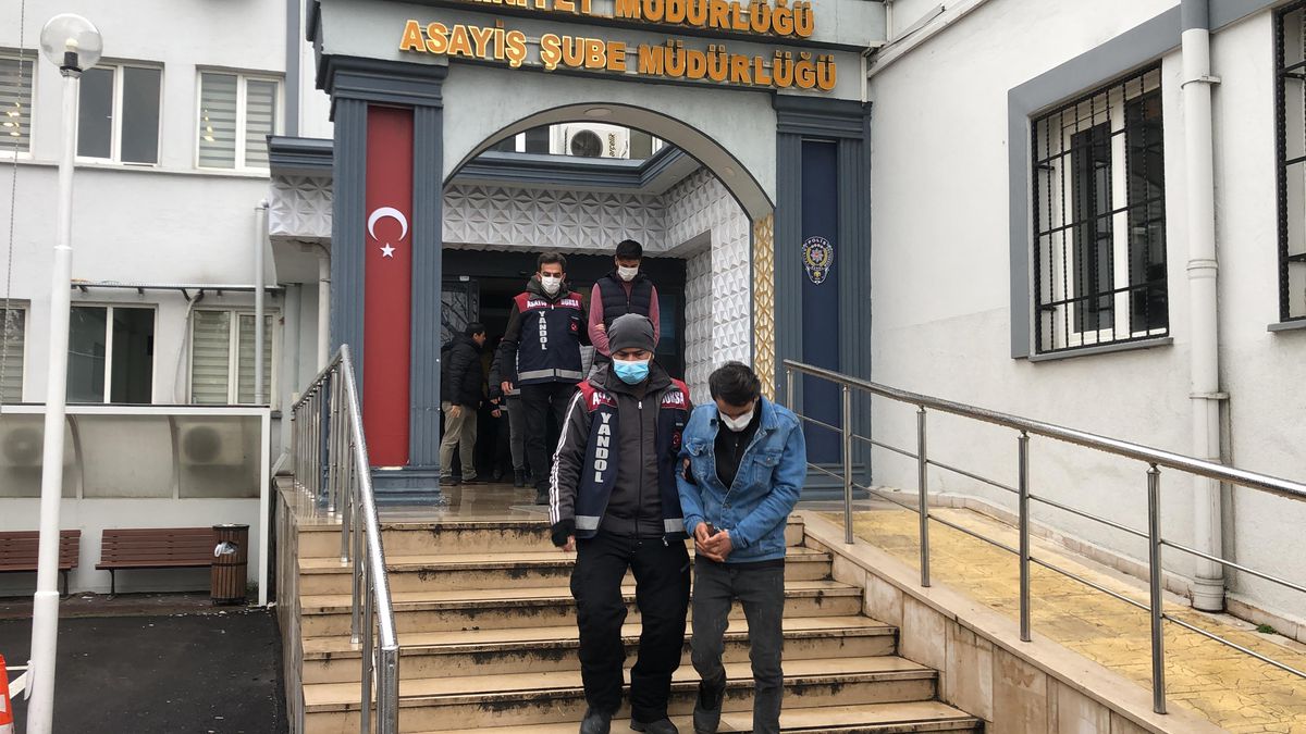 Bursa\'da bir kişiyi telefonla 500 bin lira dolandıran 3 kişi tutuklandı