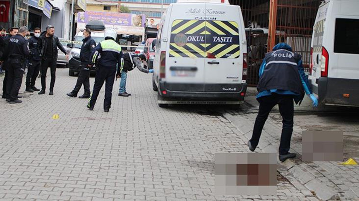 Çay ocağında \'çayı niye eksik getirdin\' kavgası, bıçaklı saldırıya dönüştü: İşletmeci baba-oğul ölümün eşiğinde