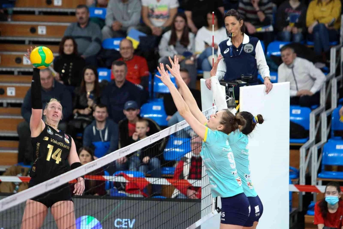 CEV Şampiyonlar Ligi: Developres Rzeszow: 3 - VakıfBank: 2