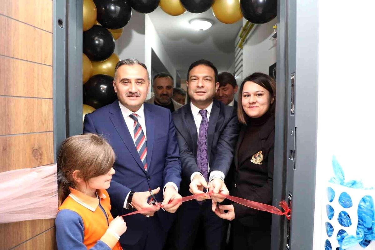 Develi\'de 8 Mart Dünya Kadınlar Günü\'nde güzellik merkezi açılışı yapıldı
