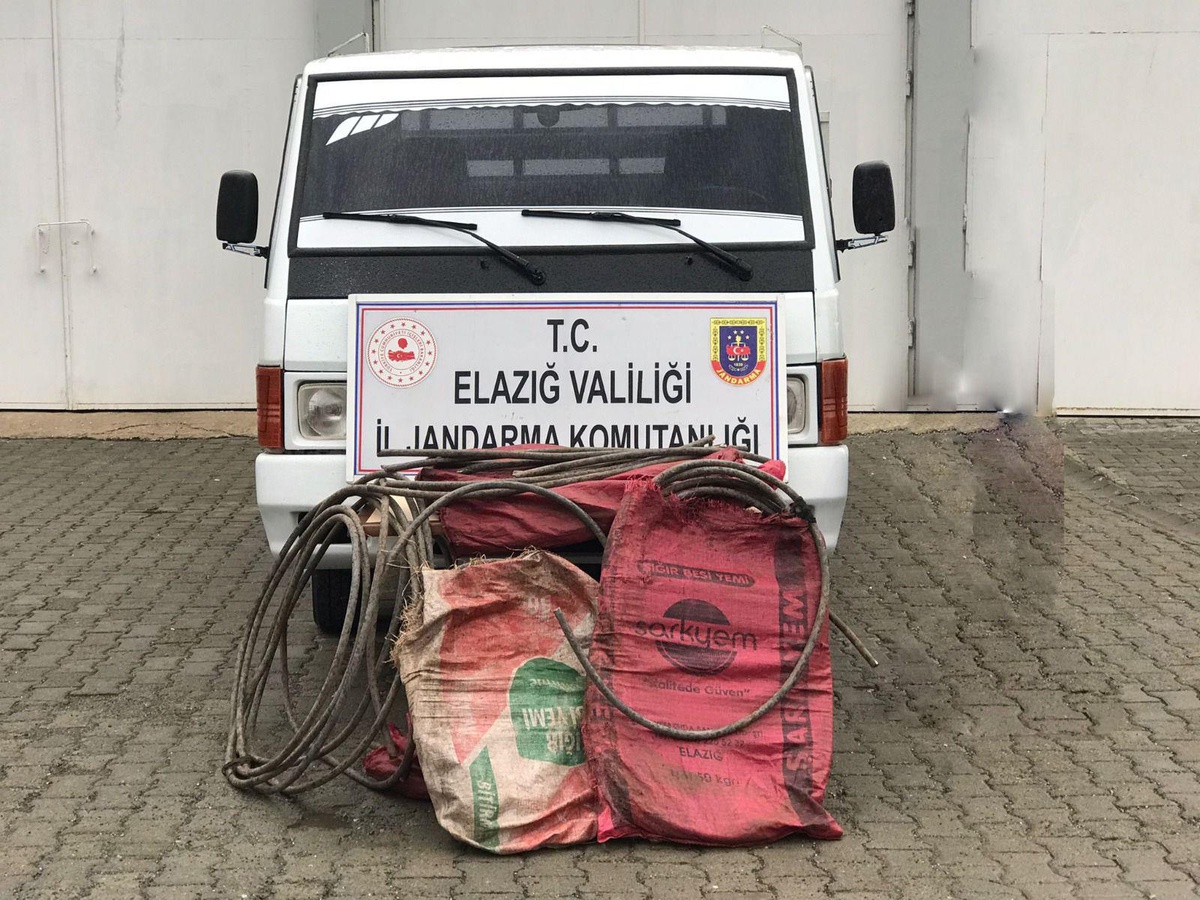 Elazığ\'da hırsızlık yaptıkları iddiasıyla 3 şüpheli gözaltına alındı