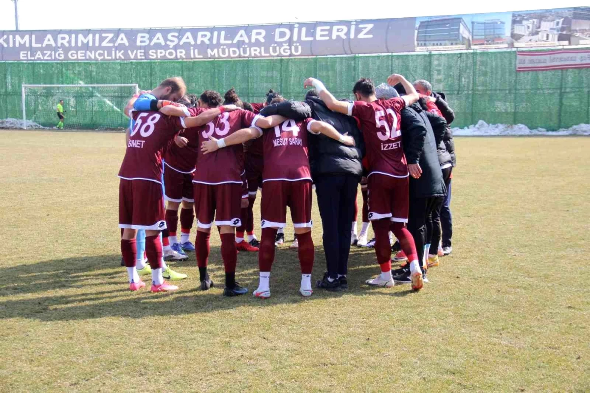 Elazığspor, 20 futbolcuyla Adıyaman\'da
