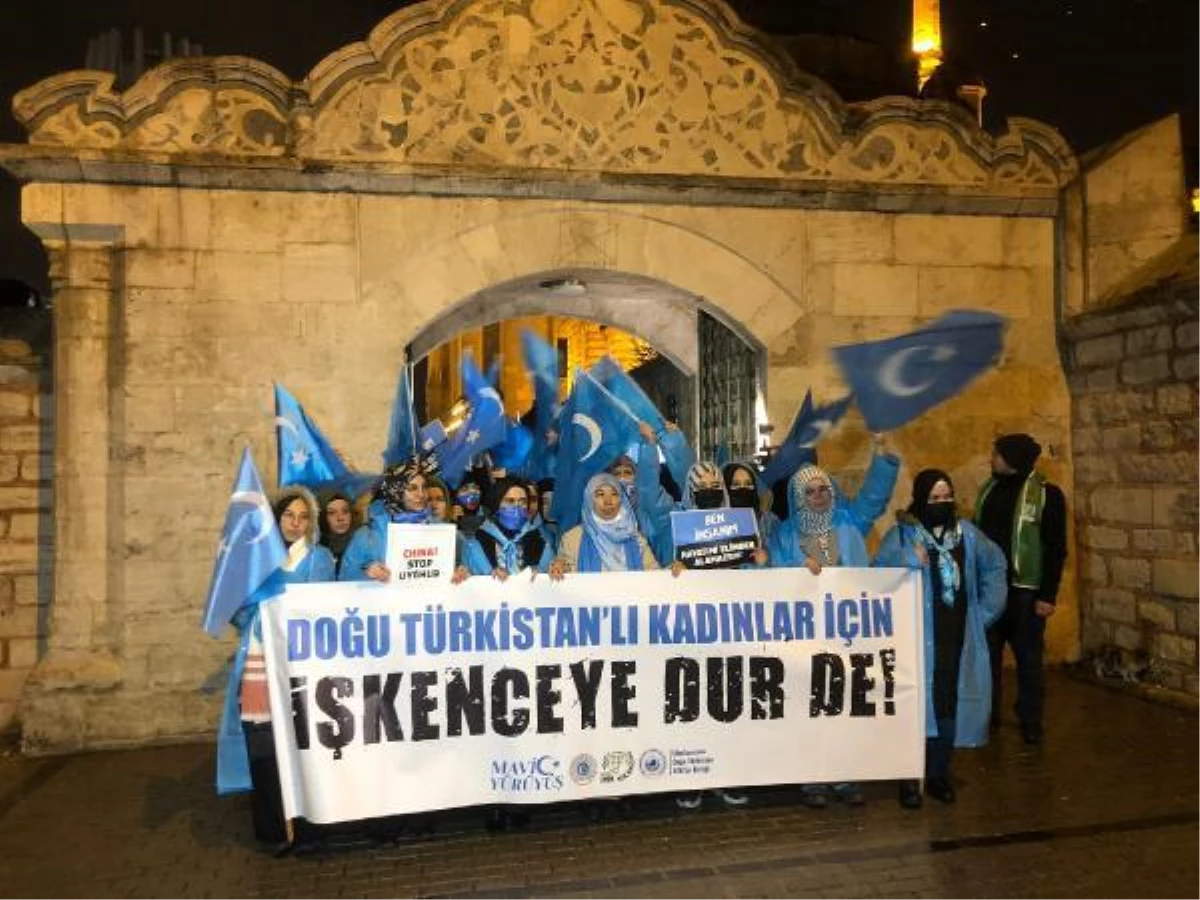 Fatih\'te Doğu Türkistan\'daki kadınlar için \'Mavi Yürüyüş\'