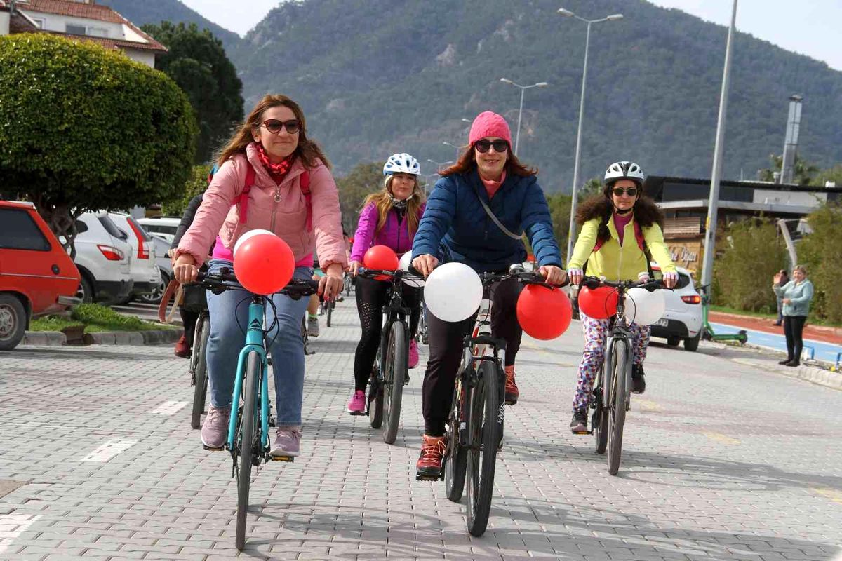 Fethiye\'de pedallar 8 Mart Dünya Kadınlar Günü için çevrildi