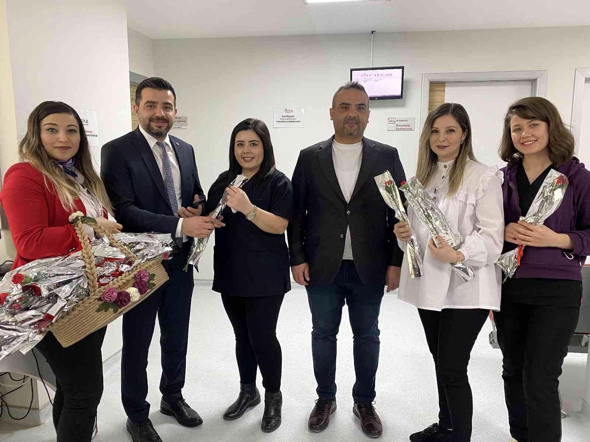 Son dakika haberleri! Hastanede aynalı Kadınlar Günü kutlaması
