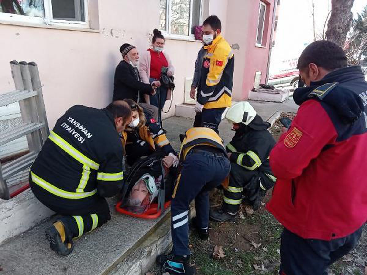 Havalandırma boşluğuna düşen kadın yaralandı