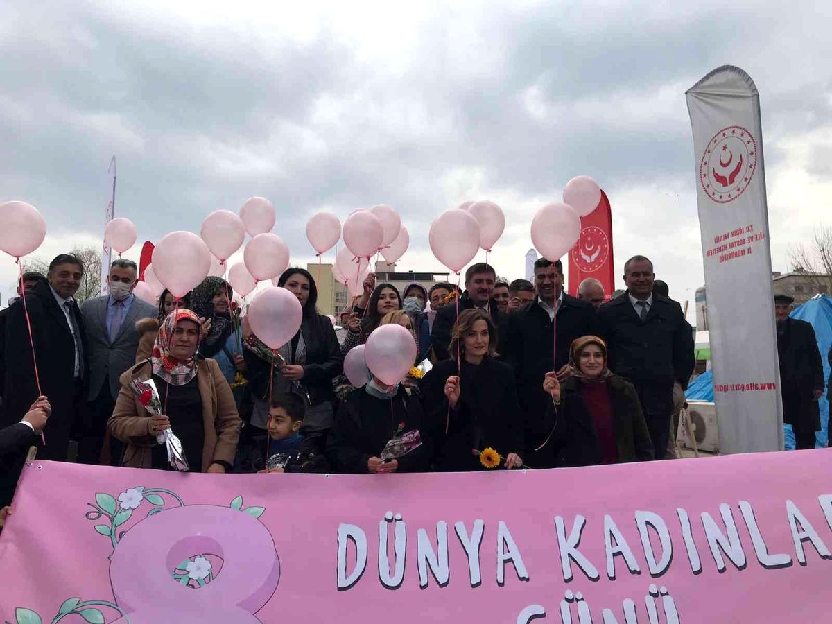 Iğdır\'da \'8 Mart Dünya Emekçi Kadınlar Günü\' kutlandı