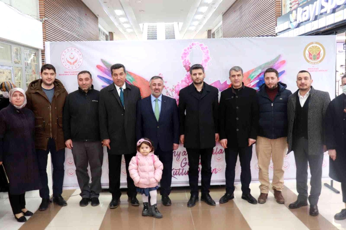 İl Başkanı Yıldırım, Kadınlar Günü için düzenlenen sergiyi gezdi