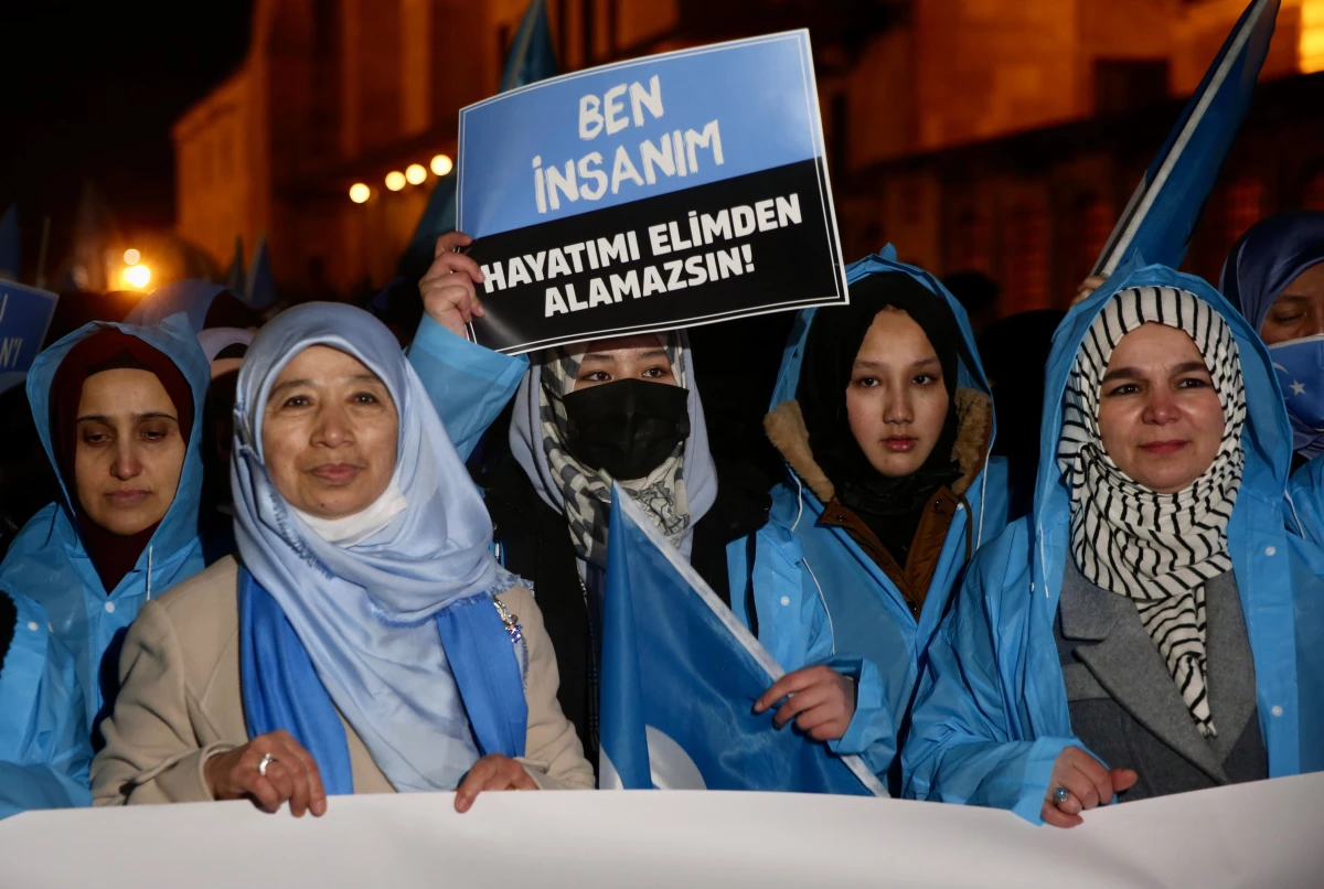 İstanbul\'da Doğu Türkistanlı kadınlar için "Mavi Yürüyüş" eylemi