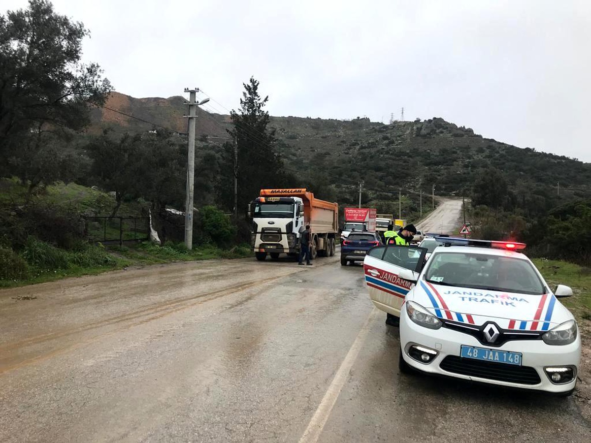 Son dakika haber: Jandarmadan hafriyat kamyonlarına sıkı denetim