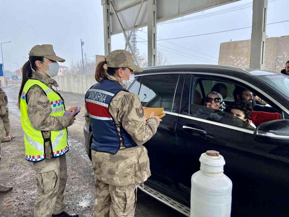 Son dakika haber: Kadın jandarma personeli, kadınları unutmadı