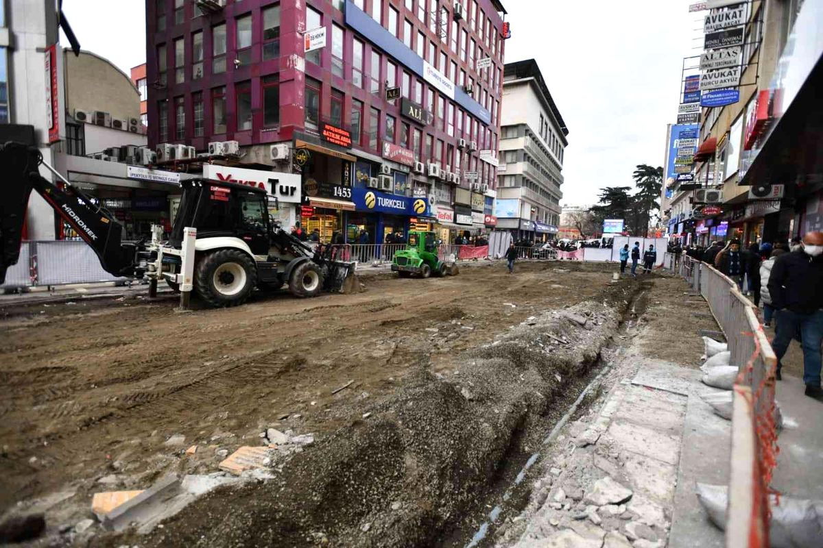 Kahramanmaraş Caddesi\'nin yayalaştırılması çalışmaları başladı