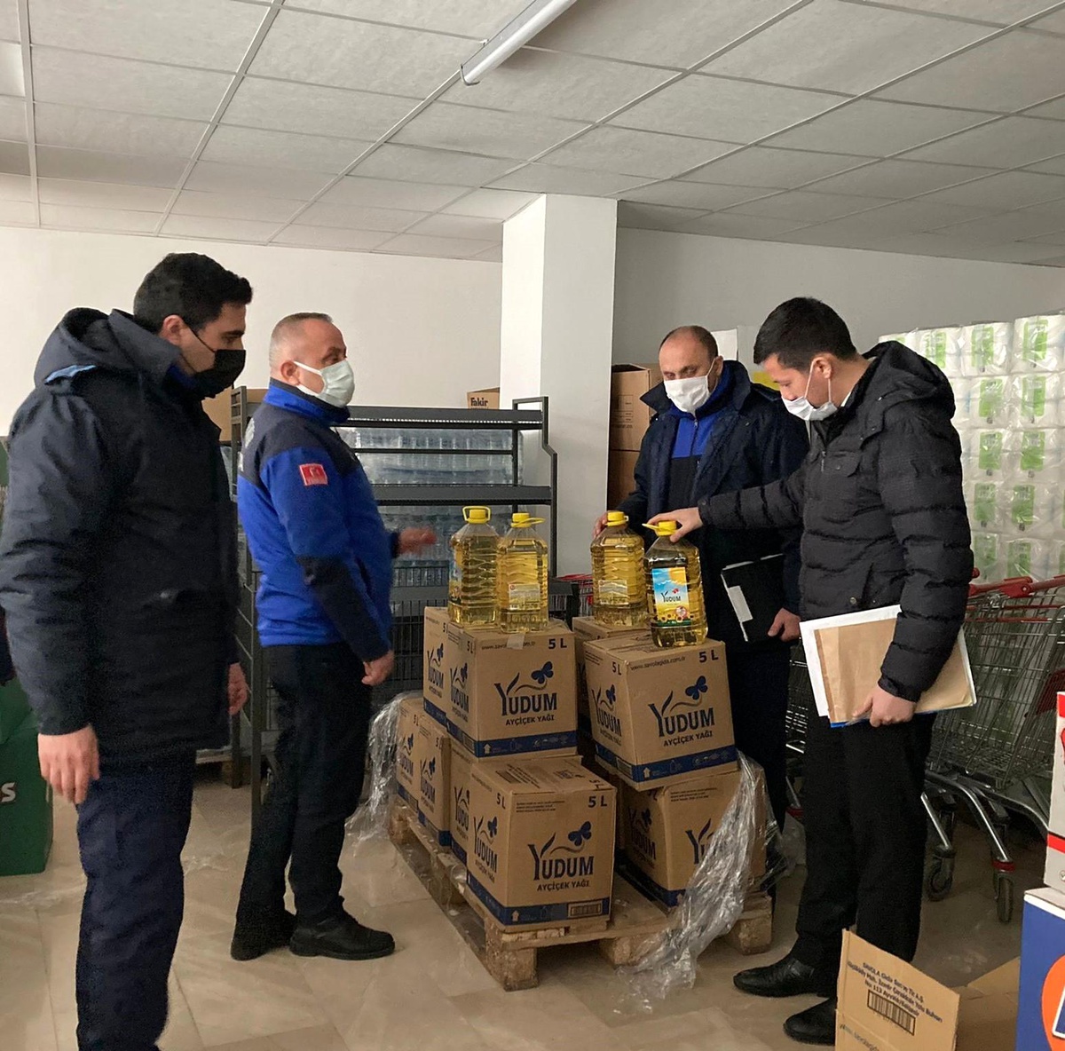 Kocaeli\'de raflara konulmayan yağlar depolardan çıktı