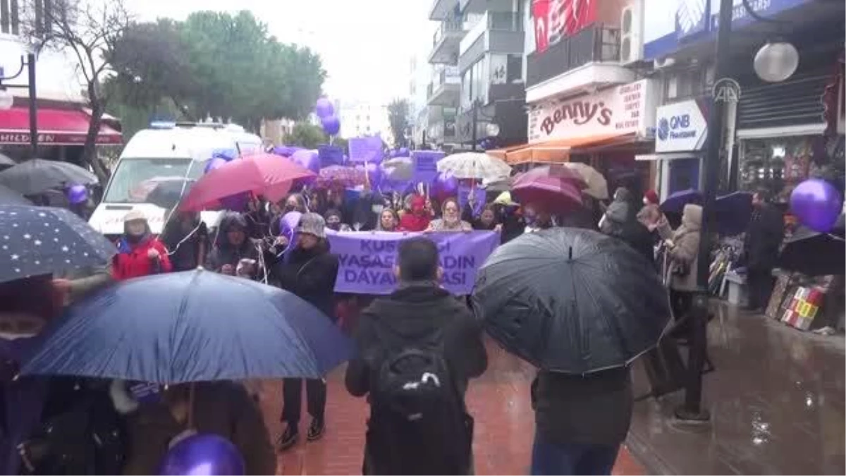 Kuşadası\'nda 8 Mart Dünya Kadınlar Günü yürüyüşle kutlandı
