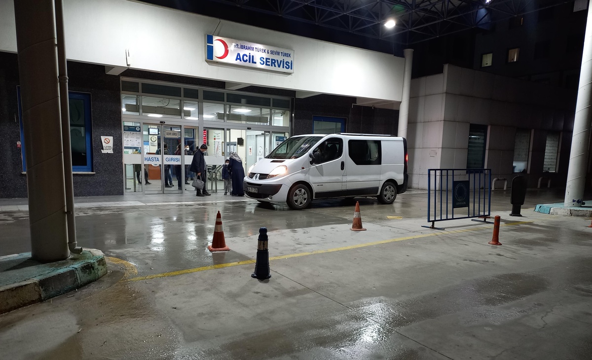 Manisa\'da karbonmonoksit zehirlenmesi şüphesiyle 4 kişi hastaneye kaldırıldı