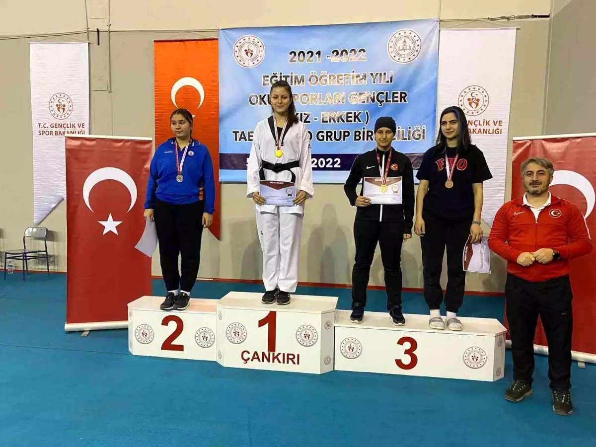 Milli sporcu Livanur Tiryakioğlu, Çankırı\'dan şampiyonlukla döndü