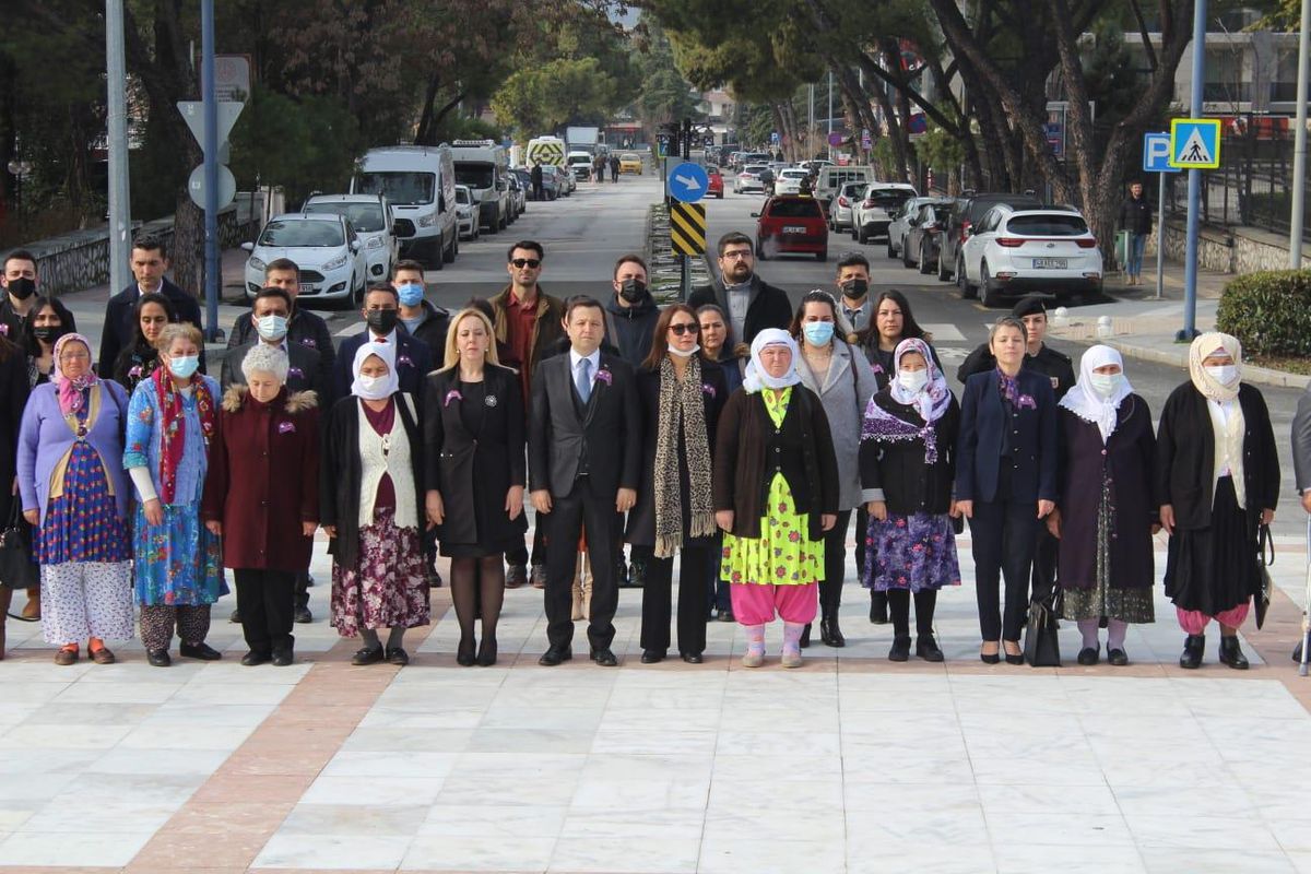 Muğla\'da kadınlar "mor cepken" temasıyla bir araya geldi