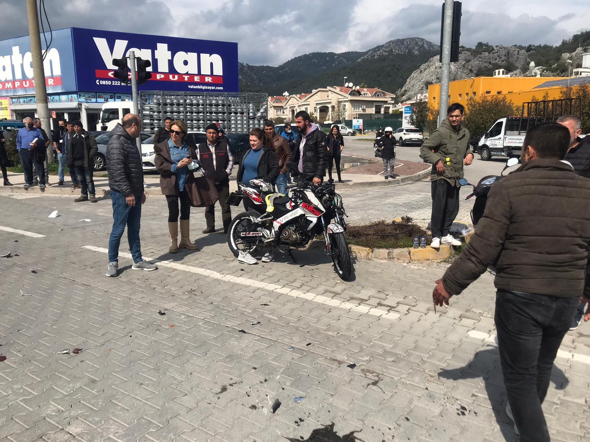 Son dakika haberleri! Muğla\'da kamyonetle çarpışan motosikletin sürücüsü öldü