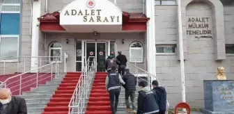 Otomobilde uyuşturucuyla yakalanan 3 şüpheliden 2'si tutuklandı