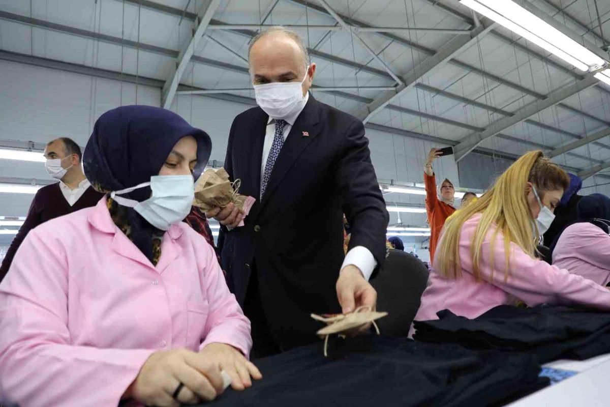 Özlü, emekçi kadınları yalnız bırakmadı