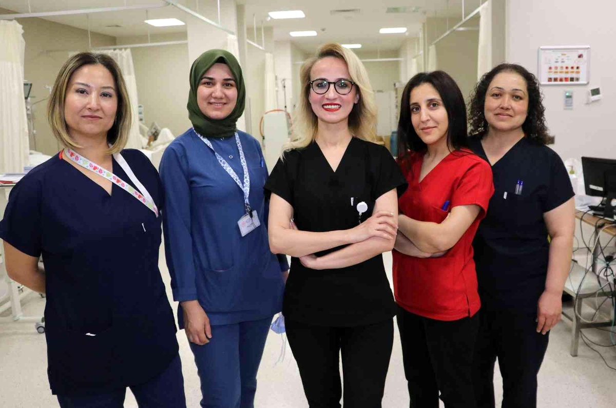 Sağlık çalışanı kadınlar "şiddetin" son bulmasını istedi