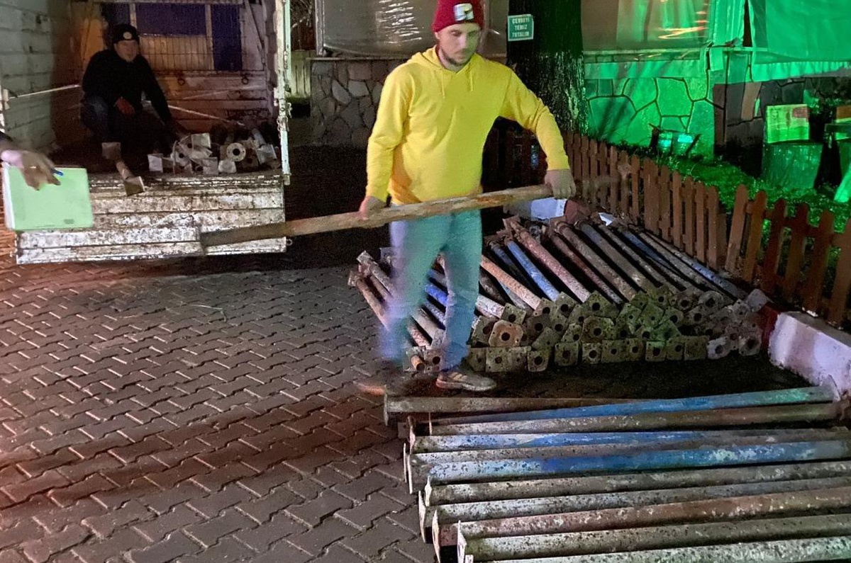 Sakarya\'da inşaat firmasından demir çalan 3 şüpheli kovalamacayla yakalandı