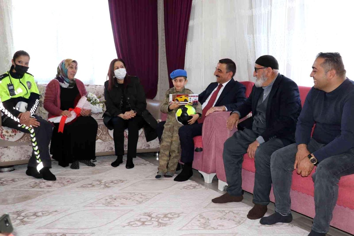 Şehit aileleri 8 Mart Dünya Kadınlar Günü\'nde yalnız bırakılmadı